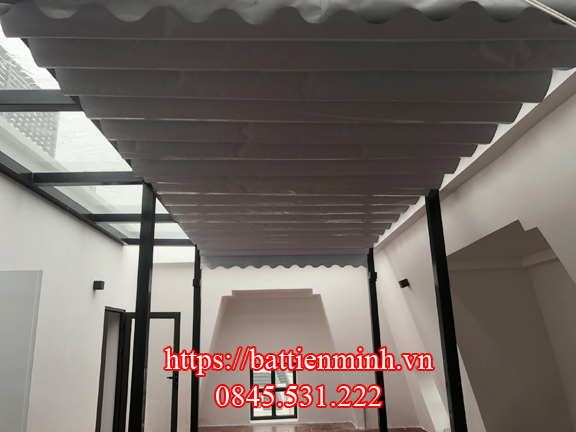 Vì sao nên lắp bạt mái xếp trường mầm non?