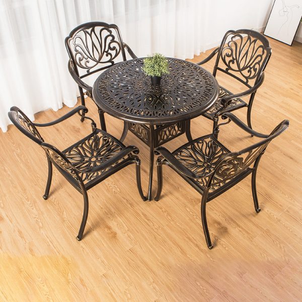 Lợi Ích Khi Sử Dụng Bàn Ghế Nhôm Đúc Cho Nhà Hàng Ngoài Trời