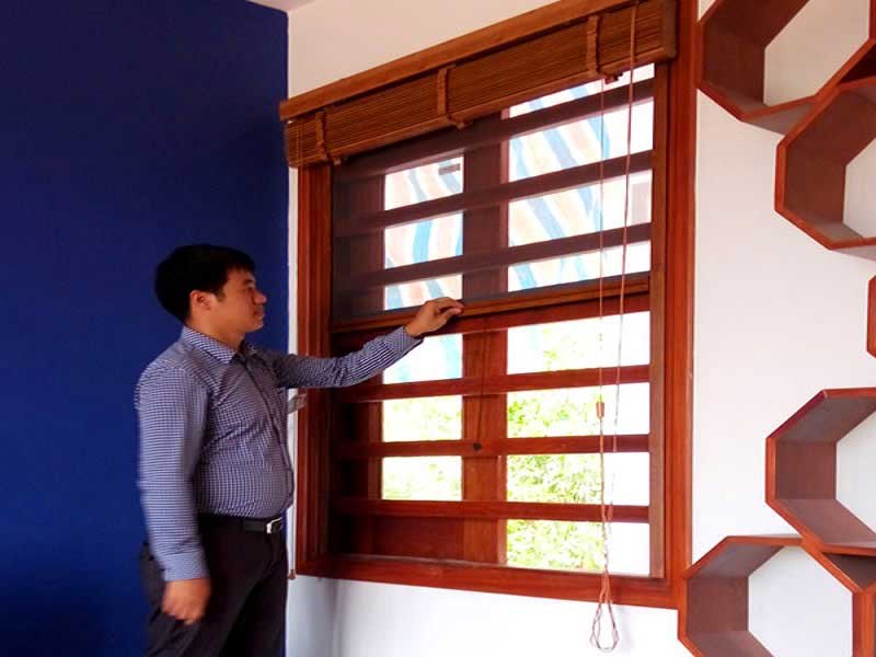 Lưới chống muỗi tự cuốn 1 cua-luoi-chong-muoi-tu-cuon-ha-noi-1