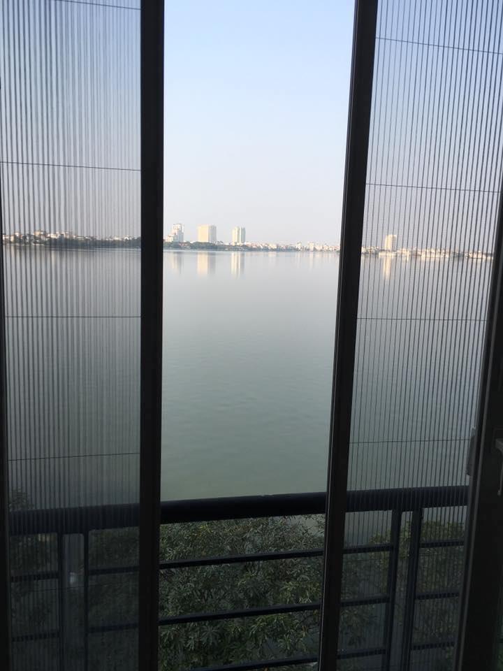 Hình 1 cua-chong-muoi-dang-xep-tai-ha-long-1