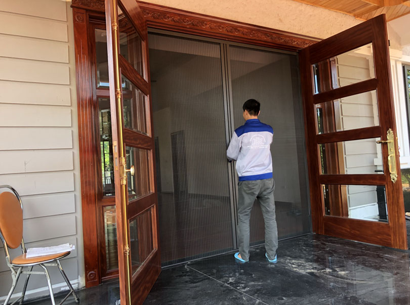 Hình 2 cua-chong-muoi-dang-xep-tai-ha-long-2